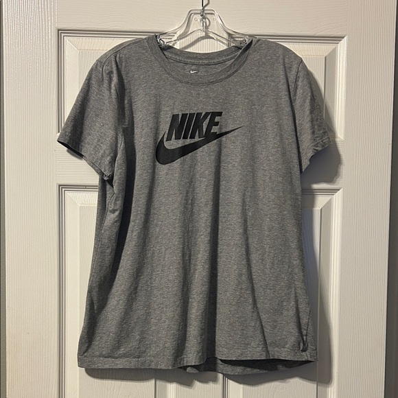 Nike Tops - Nike women’s cotton Heather Gray Tee. XL